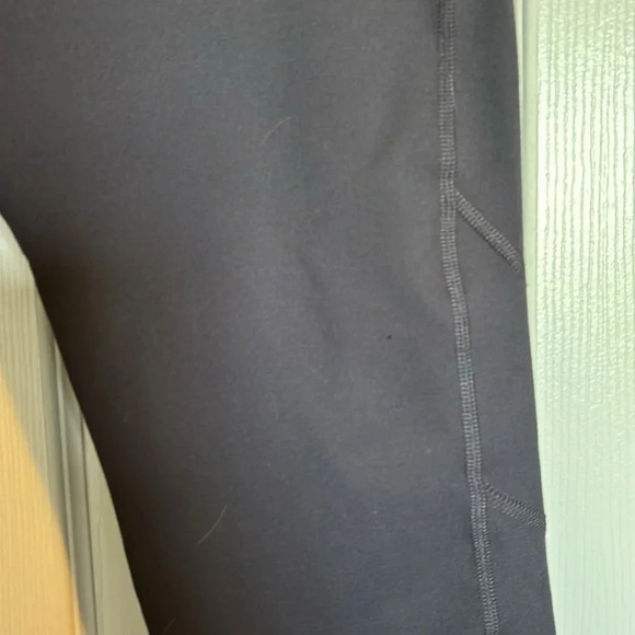 L.L. Bean women’s gray and black capri leggings size large - Picture 4 of 8
